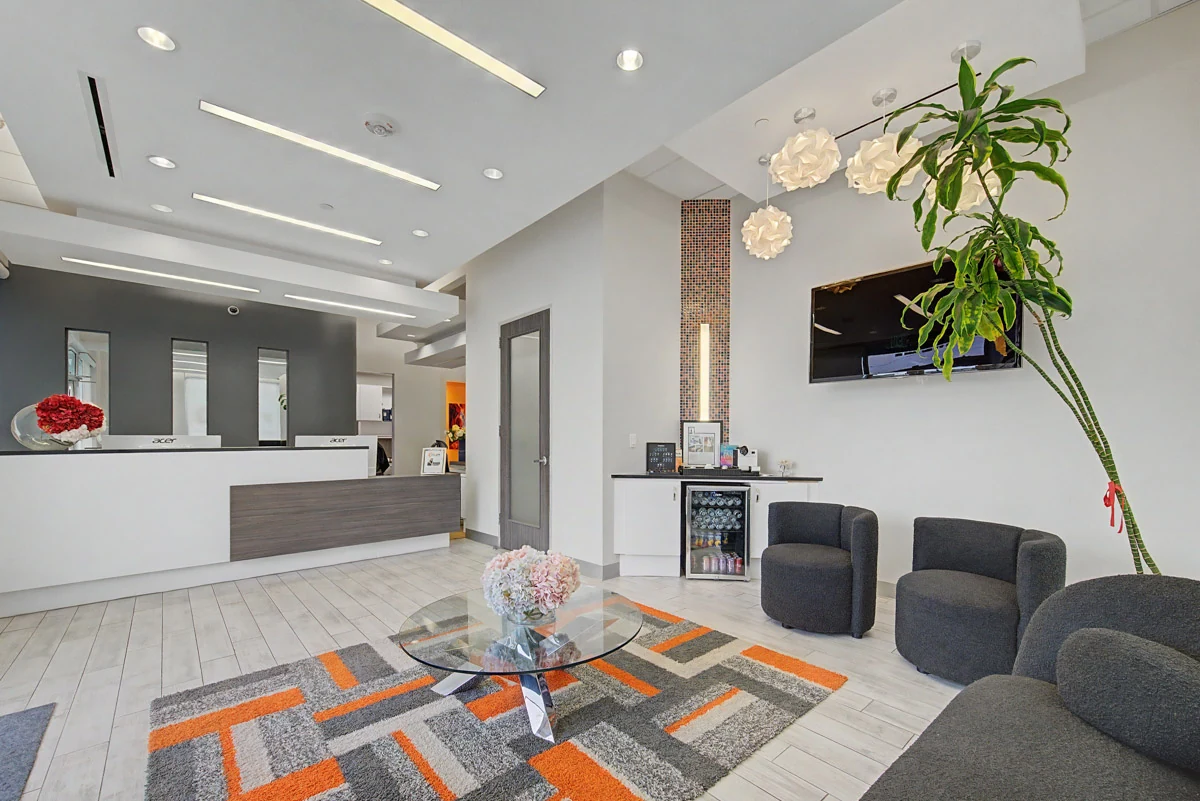 Lounge beverage station